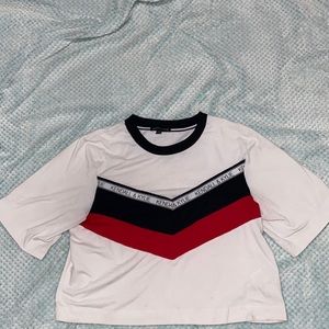 Kendall and Kylie cropped tee shirt (M)